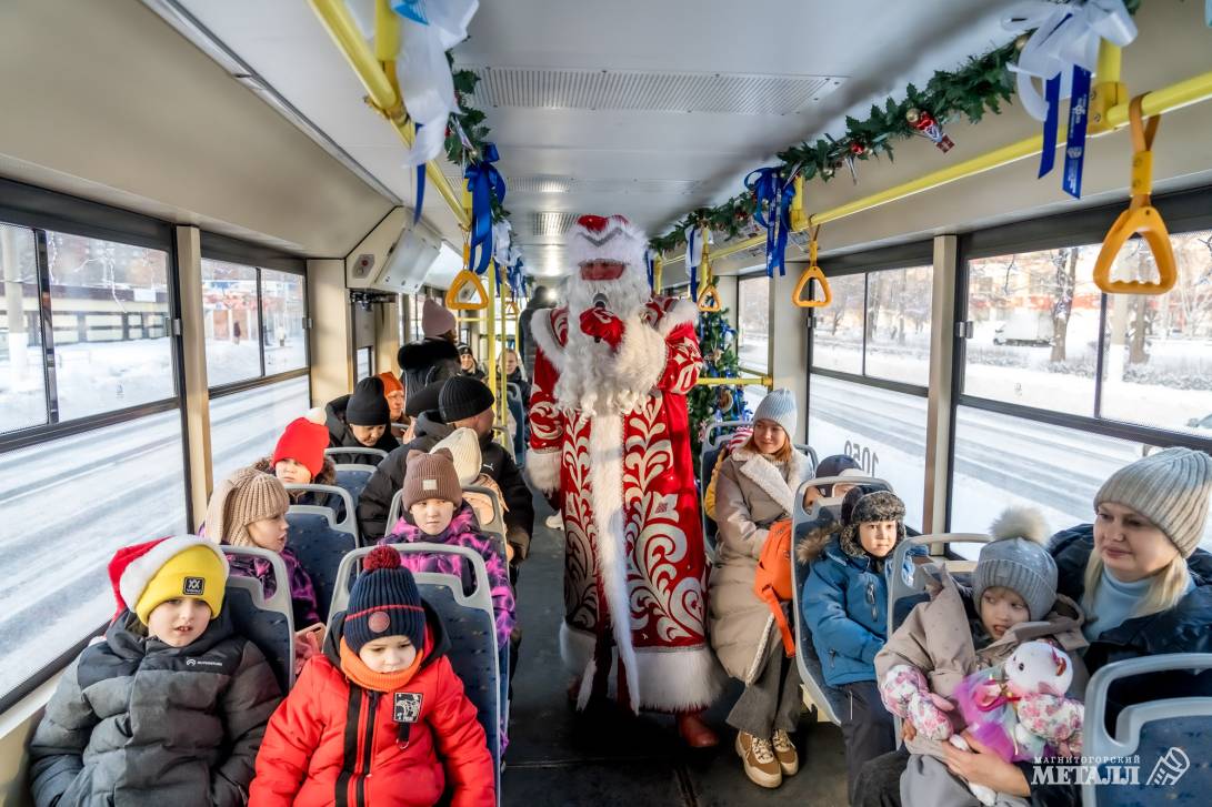 Шёл по улице трамвай… новогодний | Фотография 9