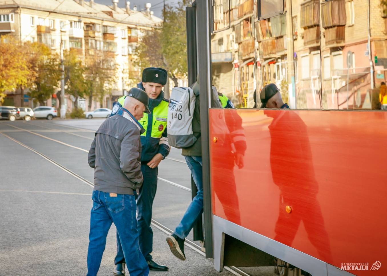 Пешеход, не стой на рельсах!. Новости Магнитогорск. 23.10.2023г