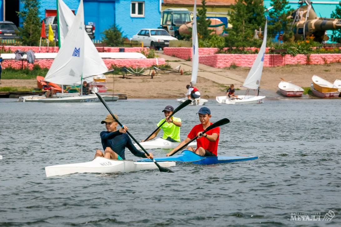На Урале прошёл красочный парад судов и водной техники.(фото 8)