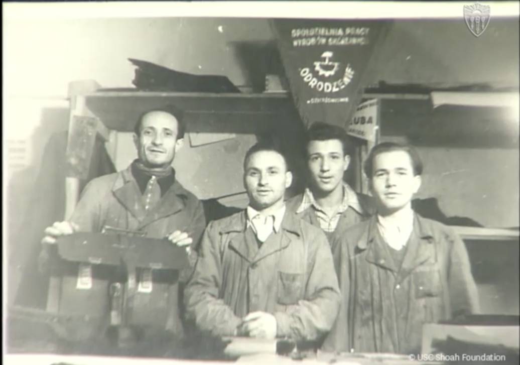 Хаим Гроховский, второй слева, Польша, 1940 год