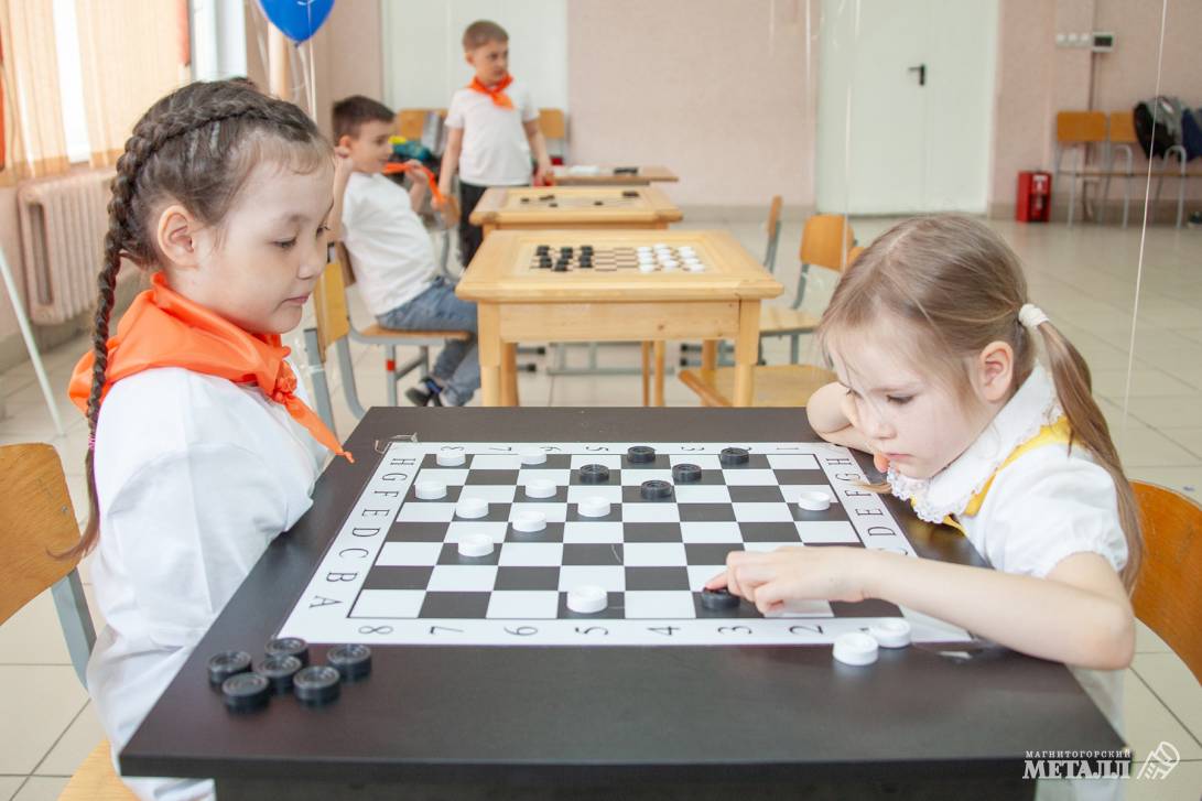 Чудо-дети играют в шашки | Фотография 19