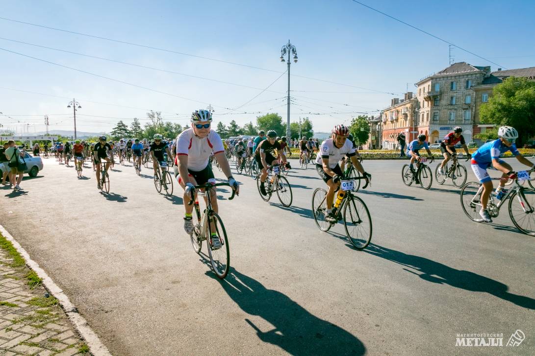 Более 400 велосипедистов участвовали в 12-й велогонке из Магнитогорска до горнолыжного центра на озере Банное.<br />
(фото 25)