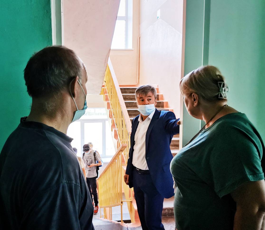 Депутат МГСД Сергей Король проконтролировал подготовку школы № 36 к новому учебному году.(фото 4)