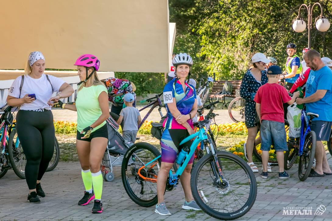 Более 400 велосипедистов участвовали в 12-й велогонке из Магнитогорска до горнолыжного центра на озере Банное.<br />
(фото 10)