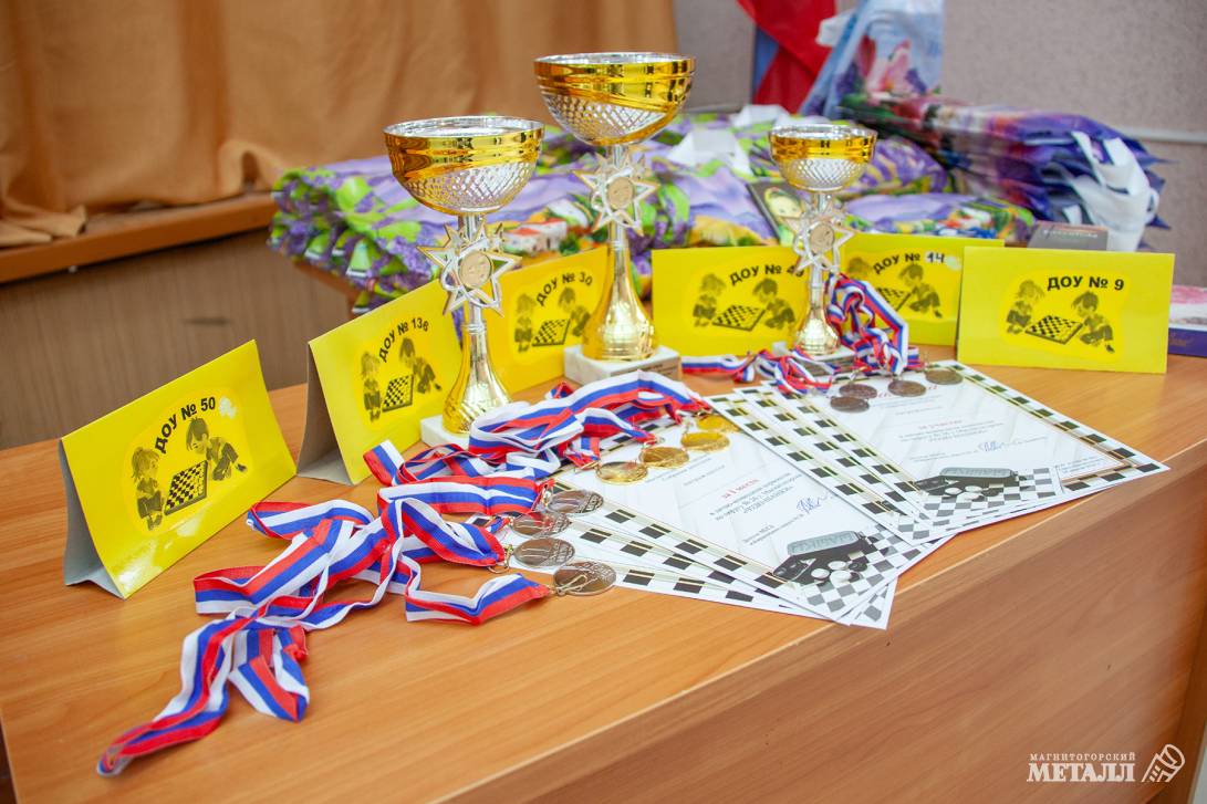 Чудо-дети играют в шашки | Фотография 17