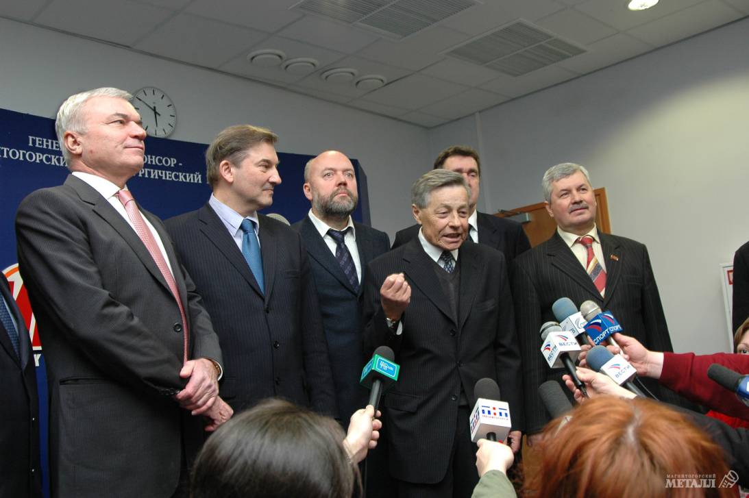 В 2007 году официальное открытие магнитогорского Ледового дворца состоялось в присутствии двух хоккейных президентов.(фото 13)