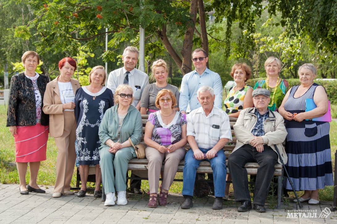Павел Бовшик с ветеранами округа