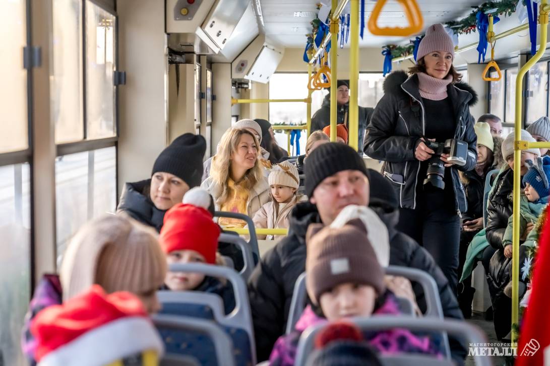 Шёл по улице трамвай… новогодний | Фотография 13