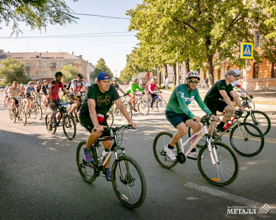 Более 400 велосипедистов участвовали в 12-й велогонке из Магнитогорска до горнолыжного центра на озере Банное.<br />
(фото 28)