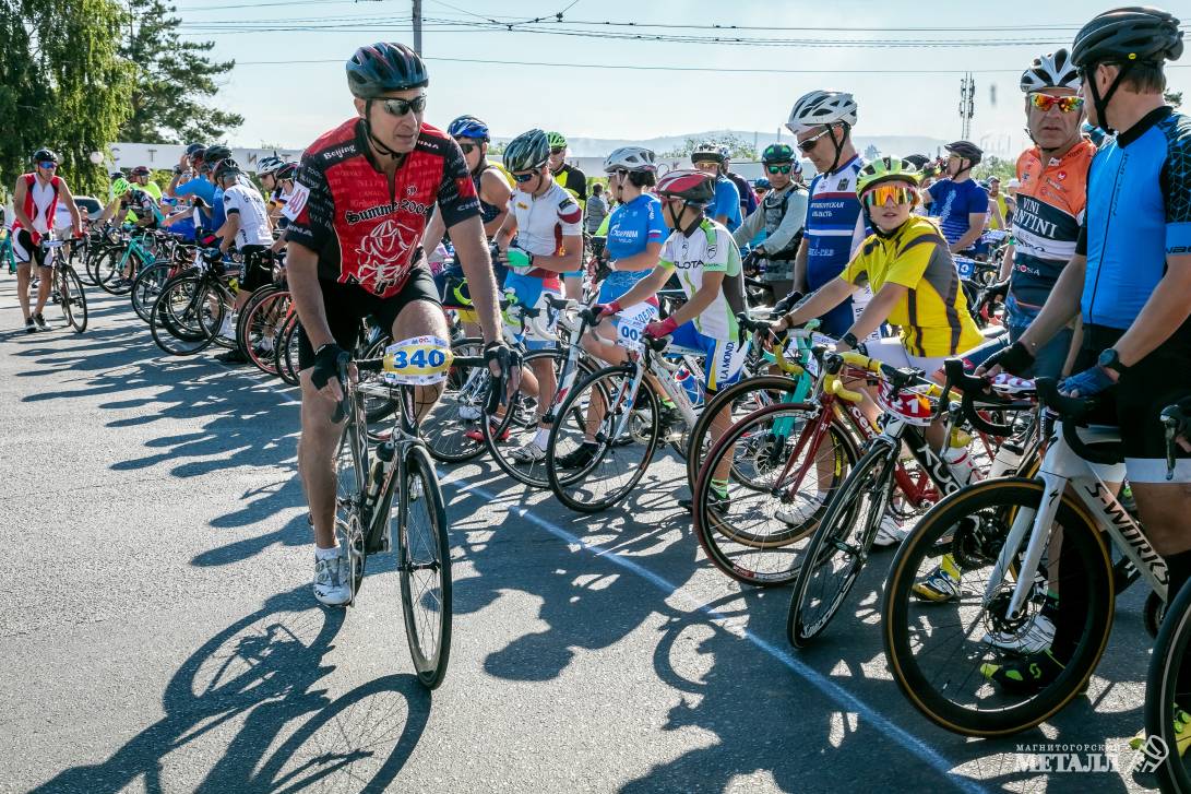 Более 400 велосипедистов участвовали в 12-й велогонке из Магнитогорска до горнолыжного центра на озере Банное.<br />
(фото 21)