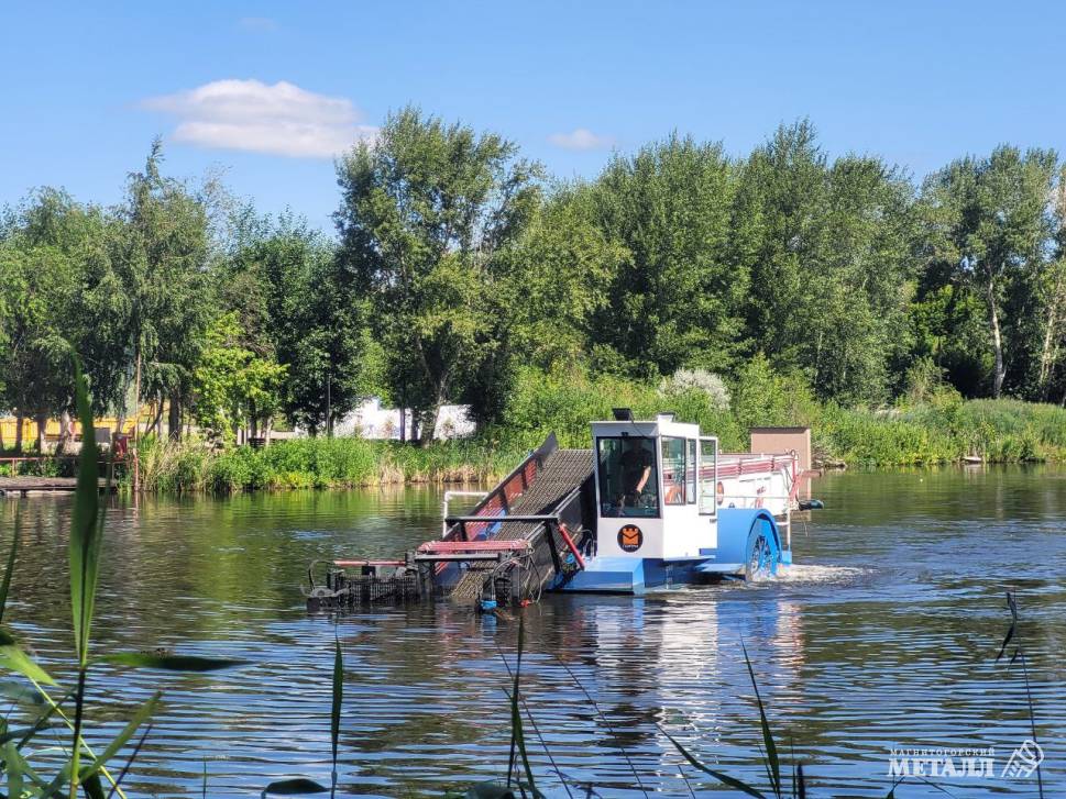 По воде идёт комбайн | Фотография 3