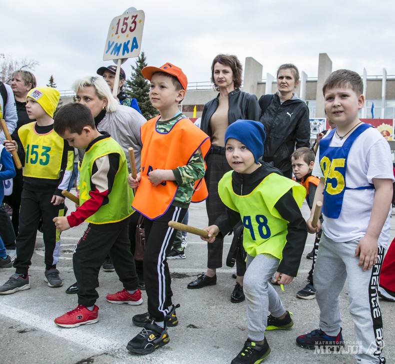 Второй год подряд сразу 400 ребятишек стали участниками детского этапа эстафеты на Кубок «Магнитогорского металла». И все – получили медали.(фото 24)