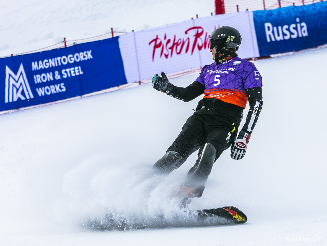 Для сборной России по сноуборду первый день первого этапа Кубка мира, который третий раз принимает горнолыжный центр «Металлург – Магнитогорск», прошёл удачно: одно золото и одна бронза.(фото 14)