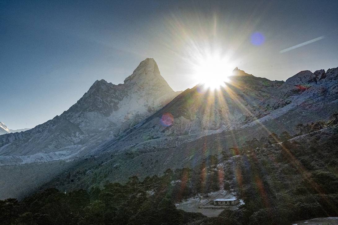 Гималаи. Рассвет над Ама-Даблам