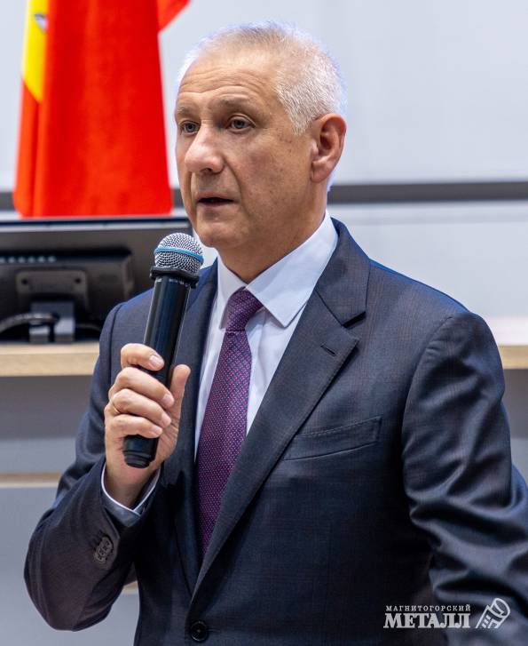 Из одного сукна спецовка и шинель | Фотография 1