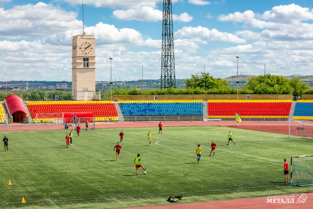 Шестнадцатый раз ребята из дворовых команд приняли участие в футбольном турнире памяти Александра Гурова.<br />
(фото 5)