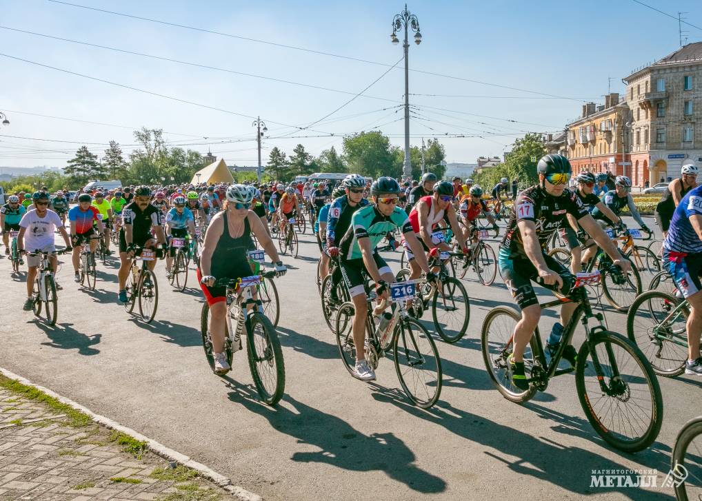 Более 400 велосипедистов участвовали в 12-й велогонке из Магнитогорска до горнолыжного центра на озере Банное.<br />
(фото 27)