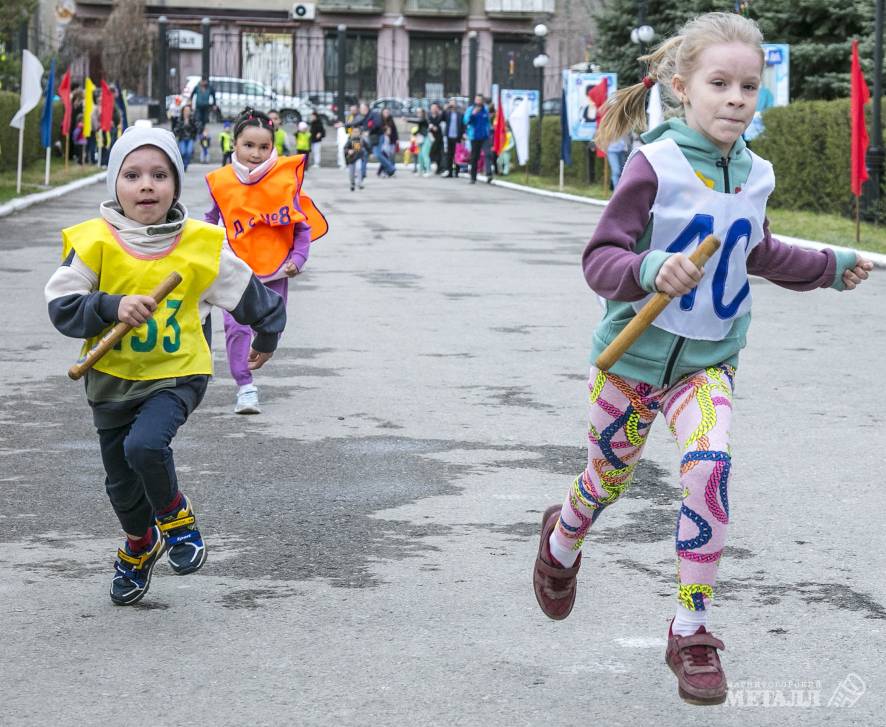 Второй год подряд сразу 400 ребятишек стали участниками детского этапа эстафеты на Кубок «Магнитогорского металла». И все – получили медали.(фото 37)