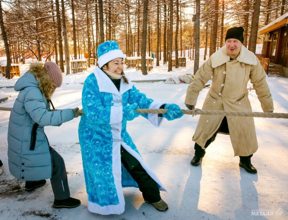 Несмотря на суровый мороз, 25 декабря в Экологическом парке прошло торжество в честь открытия новогодних площадок.(фото 22)
