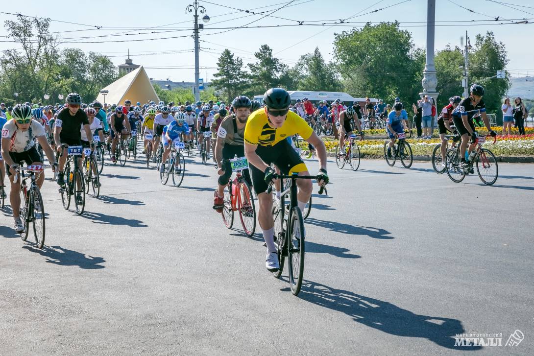 Более 400 велосипедистов участвовали в 12-й велогонке из Магнитогорска до горнолыжного центра на озере Банное.<br />
(фото 23)