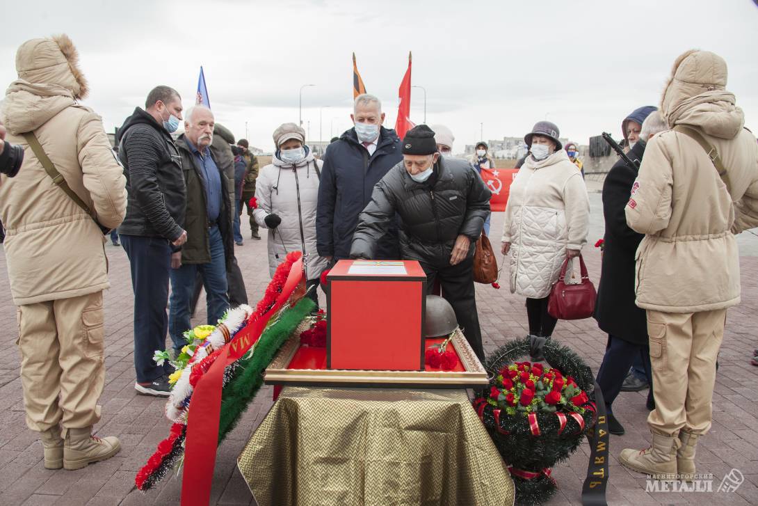 В Магнитогорске захоронили останки молодого лётчика Михаила Дылдина, погибшего 23 февраля 1943 года.<br />
(фото 15)