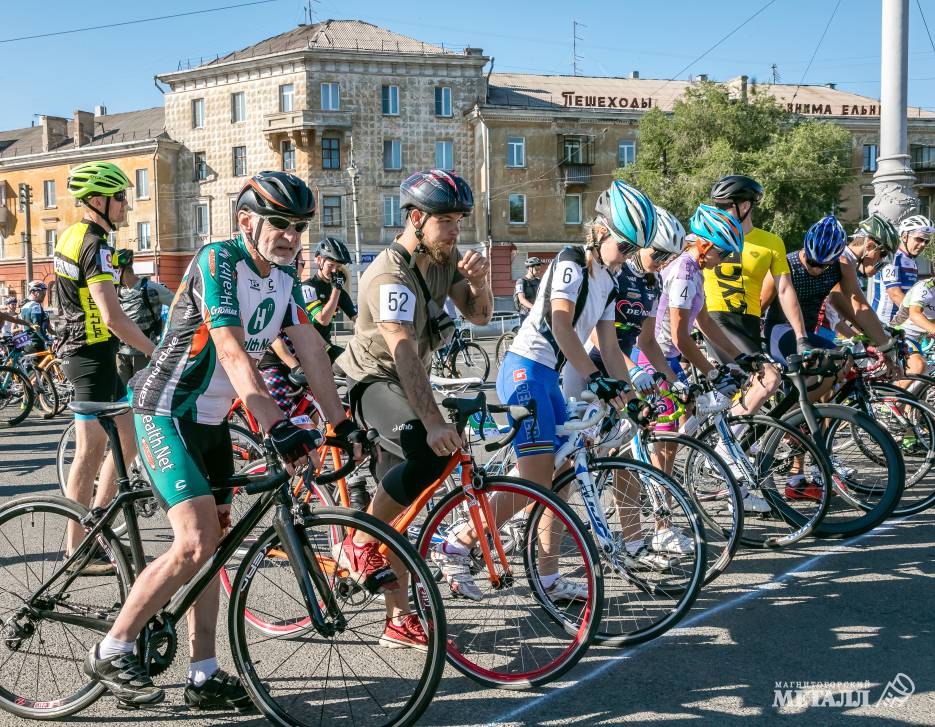 Более 400 велосипедистов участвовали в 12-й велогонке из Магнитогорска до горнолыжного центра на озере Банное.<br />
(фото 19)
