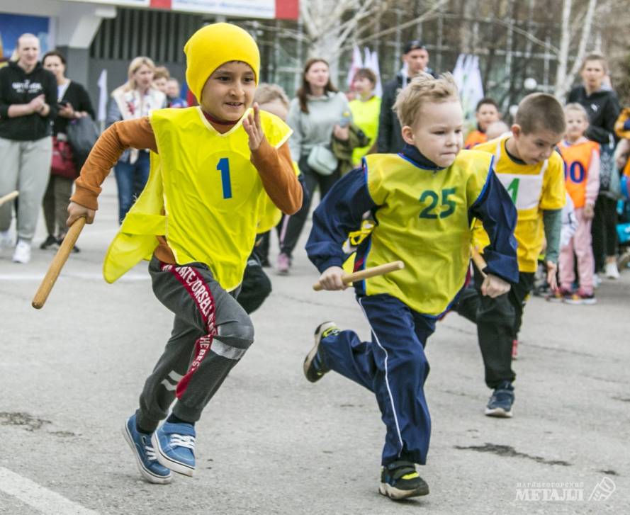 Второй год подряд сразу 400 ребятишек стали участниками детского этапа эстафеты на Кубок «Магнитогорского металла». И все – получили медали.(фото 23)