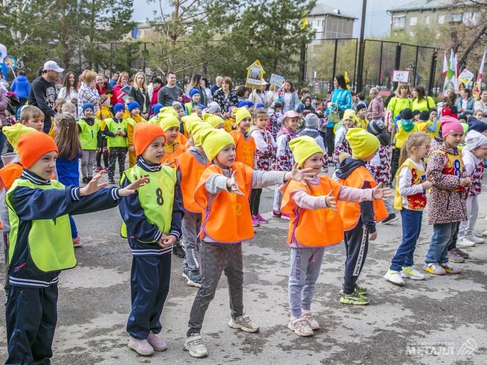 Второй год подряд сразу 400 ребятишек стали участниками детского этапа эстафеты на Кубок «Магнитогорского металла». И все – получили медали.(фото 6)