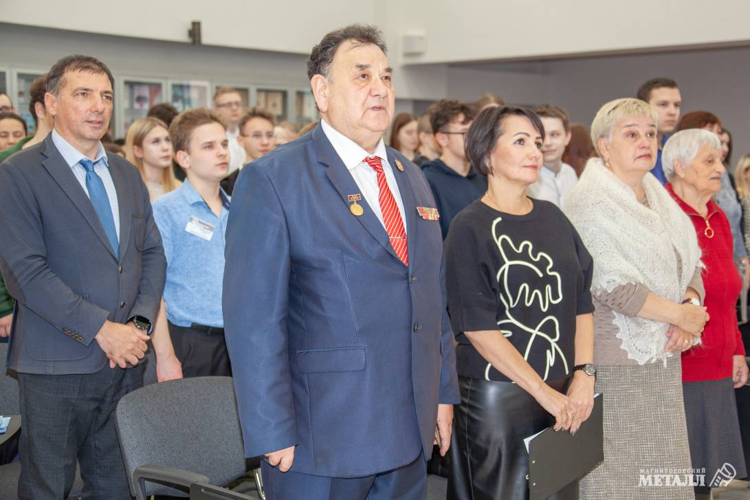 Артем Любецкий, слева