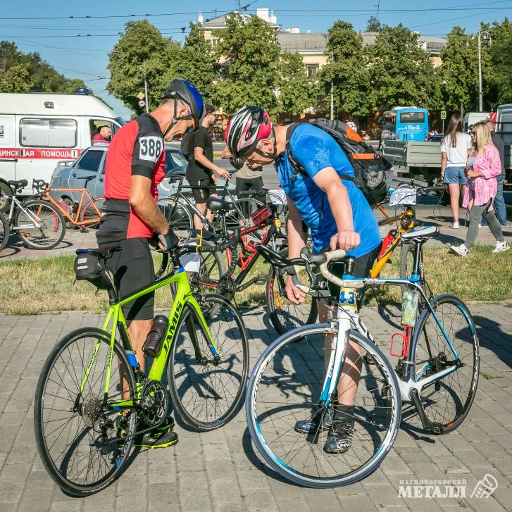 Более 400 велосипедистов участвовали в 12-й велогонке из Магнитогорска до горнолыжного центра на озере Банное.<br />
(фото 8)