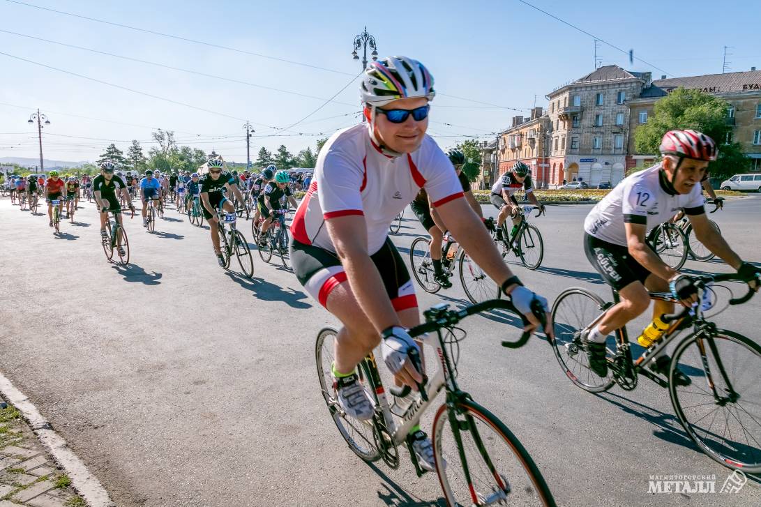 Более 400 велосипедистов участвовали в 12-й велогонке из Магнитогорска до горнолыжного центра на озере Банное.<br />
(фото 26)
