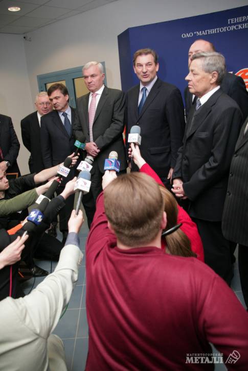 В 2007 году официальное открытие магнитогорского Ледового дворца состоялось в присутствии двух хоккейных президентов.(фото 12)