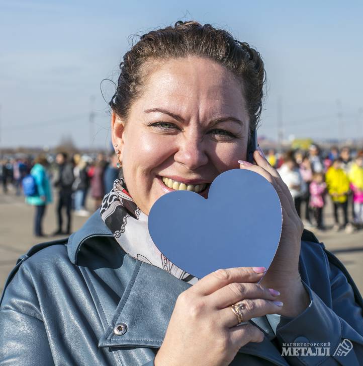 Музыкально-патриотический марафон «Zа Россию», состоявшийся в Магнитогорске, собрал на площади вокруг «Арены-Металлург» несколько тысяч горожан.<br />
(фото 15)