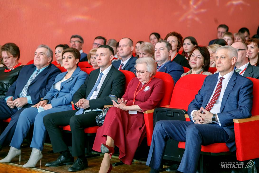 В понедельник, 4 апреля, в Магнитогорске состоялось торжественное открытие регионального этапа конкурса «Учитель года России – 2022».(фото 3)