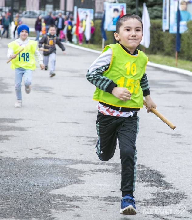 Второй год подряд сразу 400 ребятишек стали участниками детского этапа эстафеты на Кубок «Магнитогорского металла». И все – получили медали.(фото 36)