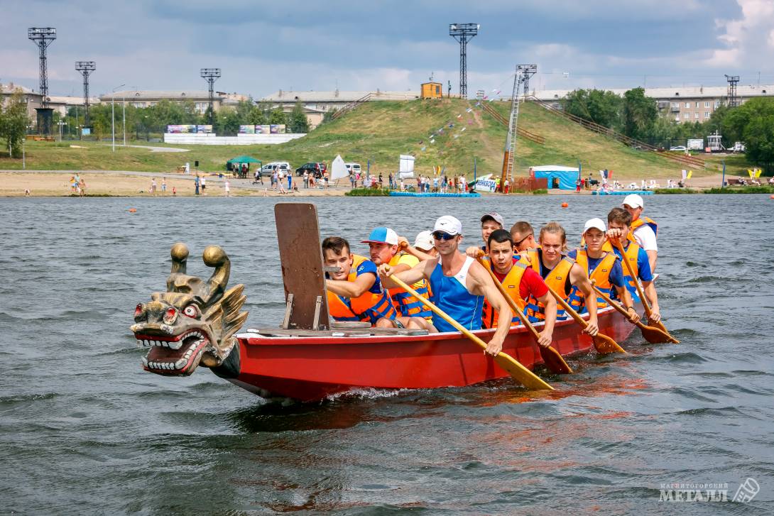 На Урале прошёл красочный парад судов и водной техники.(фото 9)