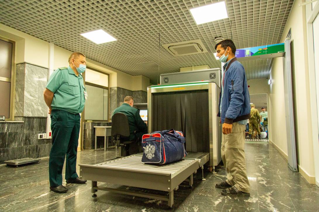 270 правонарушений выявили челябинские таможенники у пассажиров международных авиарейсов | Фотография 1