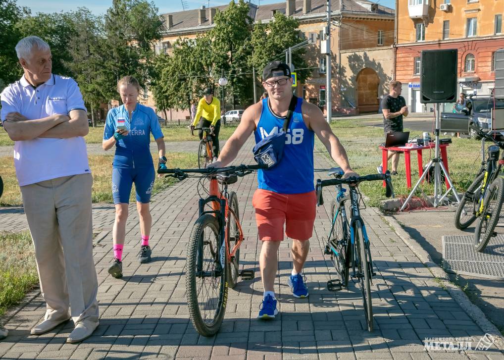 Более 400 велосипедистов участвовали в 12-й велогонке из Магнитогорска до горнолыжного центра на озере Банное.<br />
(фото 5)