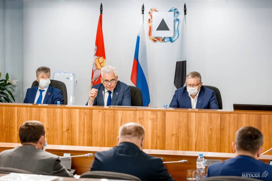Депутаты Магнитогорского городского Собрания провели пленарное заседание.<br />
(фото 4)