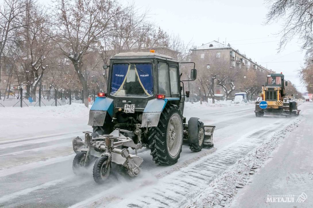 Много снега во дворе в январе. Новости Магнитогорск. 13.01.2023г