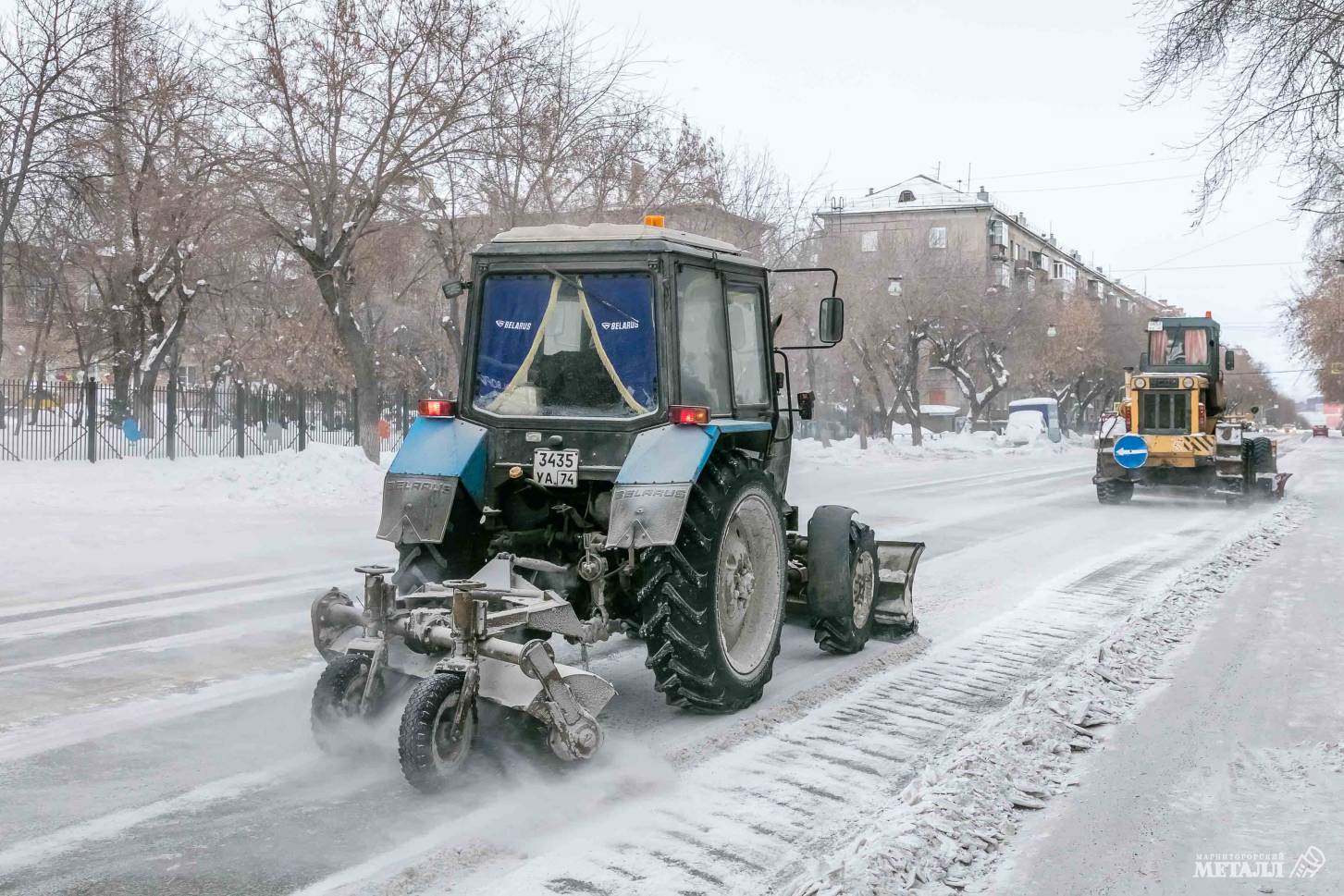 Много снега во дворе в январе. Новости Магнитогорск. 13.01.2023г