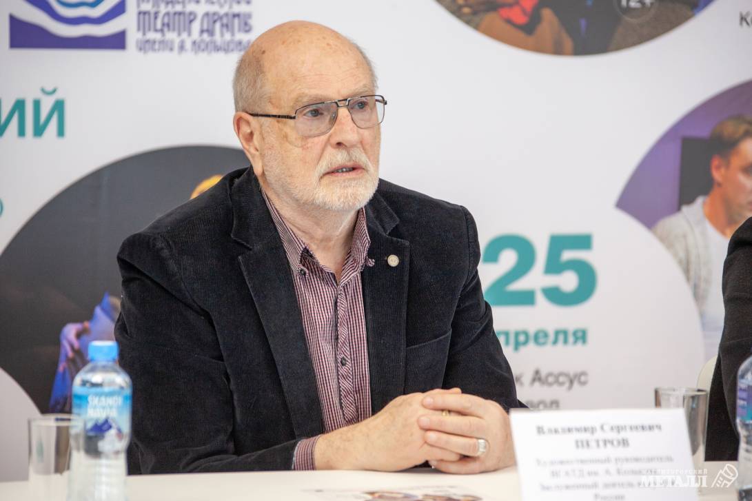 Владимир Петров