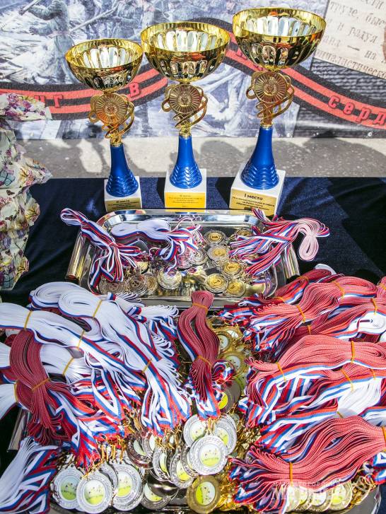 Второй год подряд сразу 400 ребятишек стали участниками детского этапа эстафеты на Кубок «Магнитогорского металла». И все – получили медали.(фото 46)