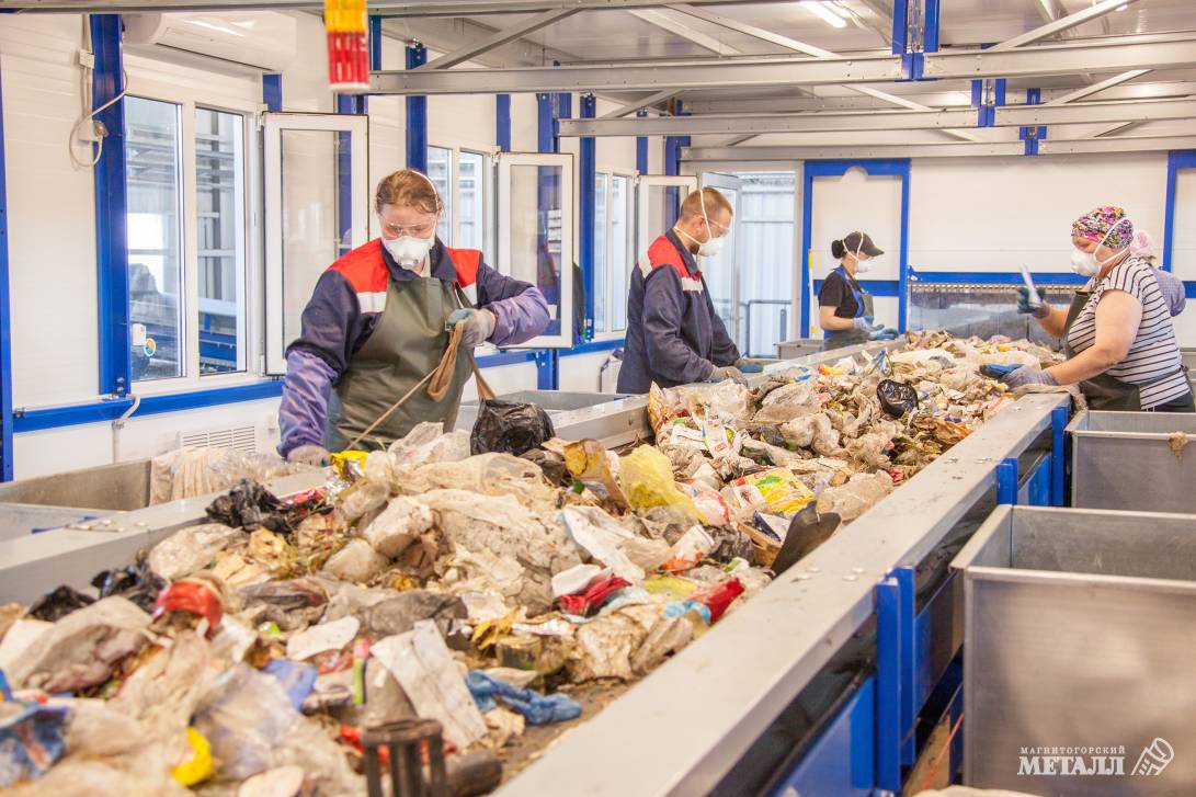Вот уже три недели под Магнитогорском работает современный полигон по переработке отходов.<br />
(фото 15)