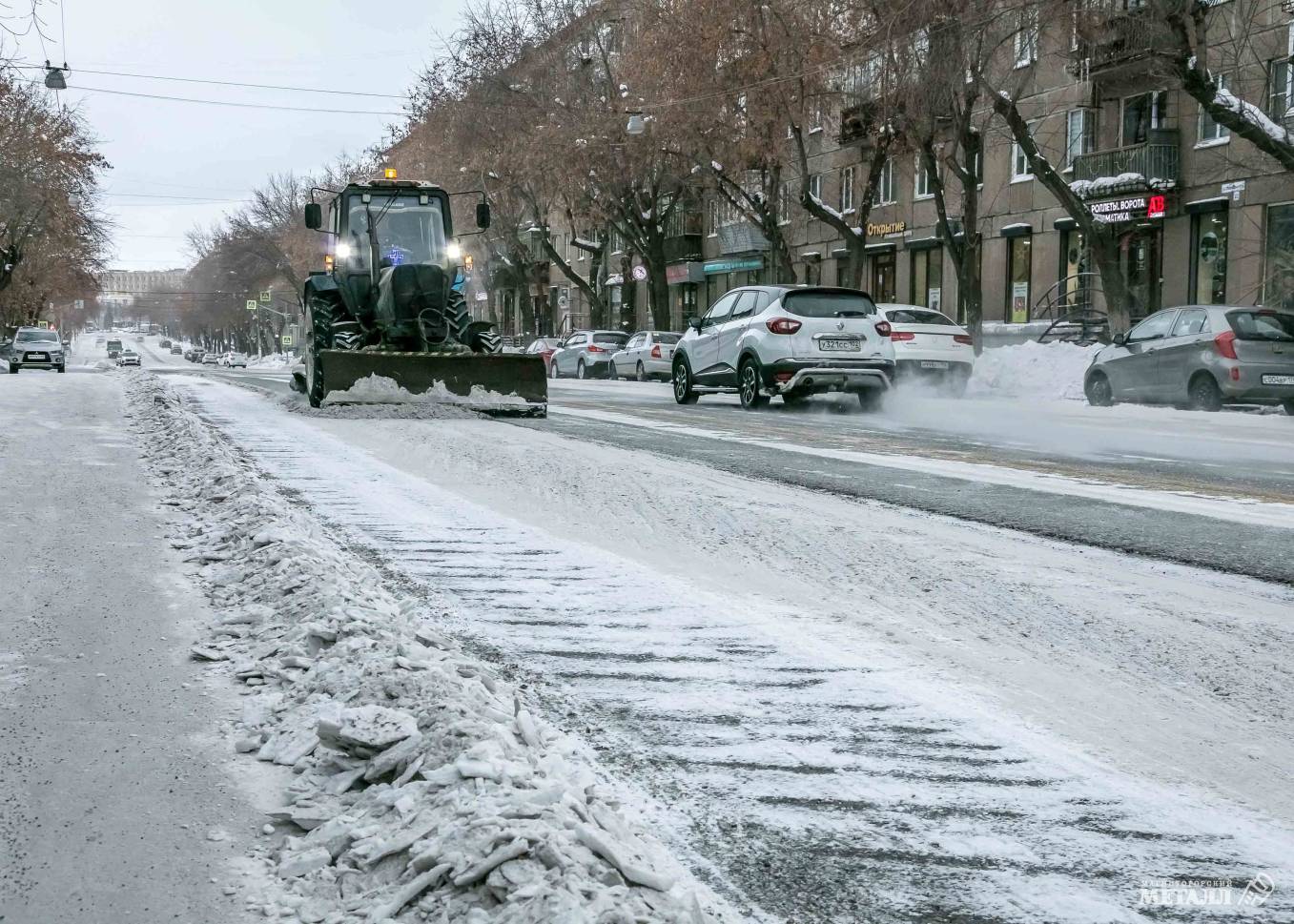 Много снега во дворе в январе. Новости Магнитогорск. 13.01.2023г