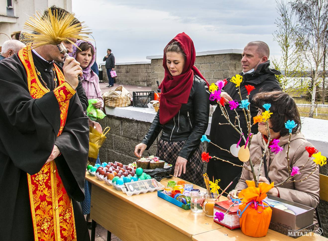 Праздники праздники праздники праздники баба. Пасха гуляния. Праздник праздничных людей Копейск. Пасхальные гуляние на улице в программе приглашаем. Празднование праздника Семенов день в Волгоградской области.