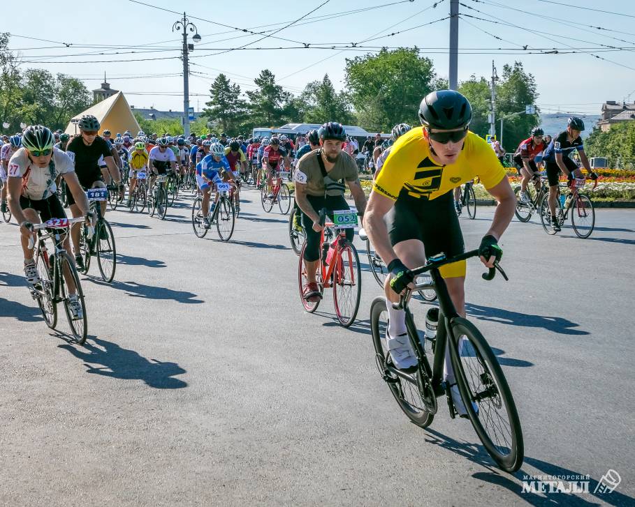 Более 400 велосипедистов участвовали в 12-й велогонке из Магнитогорска до горнолыжного центра на озере Банное.<br />
(фото 24)