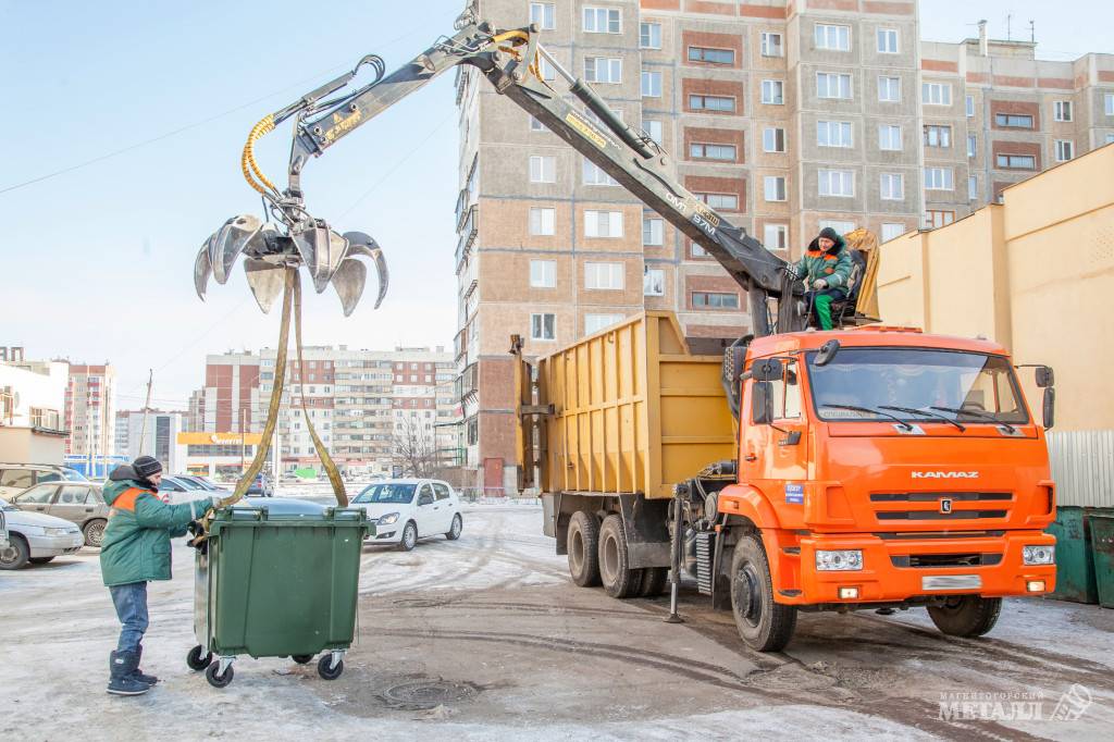 Снегопады затруднили вывоз мусора | Фотография 1