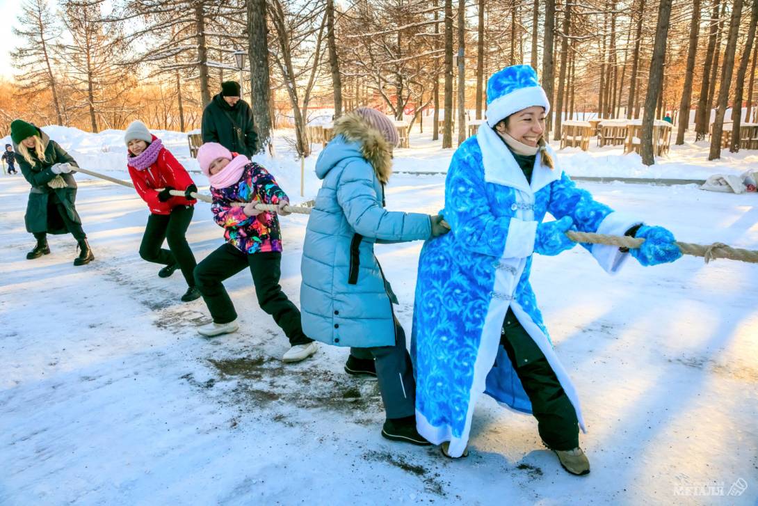 Несмотря на суровый мороз, 25 декабря в Экологическом парке прошло торжество в честь открытия новогодних площадок.(фото 21)
