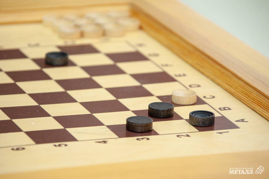 Чудо-дети играют в шашки | Фотография 21